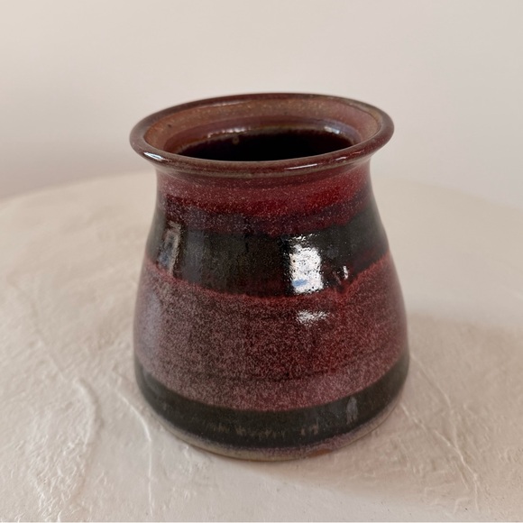 SMALL STUDIO POTTERY EGGPLANT PURPLE/BLACK GLAZED VASE BOHO COTTAGE-CORE SIGNED - Picture 4 of 7